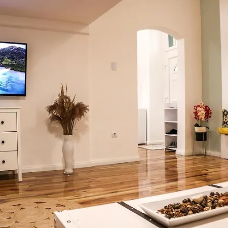 Avenue Apartment